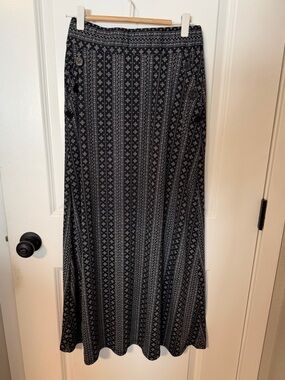 Robert Louis Black and White Patterned Maxi Skirt with pockets woman’s small